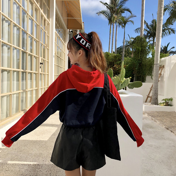 Γυναικείο μοντέρνο φούτερ με κουκούλα