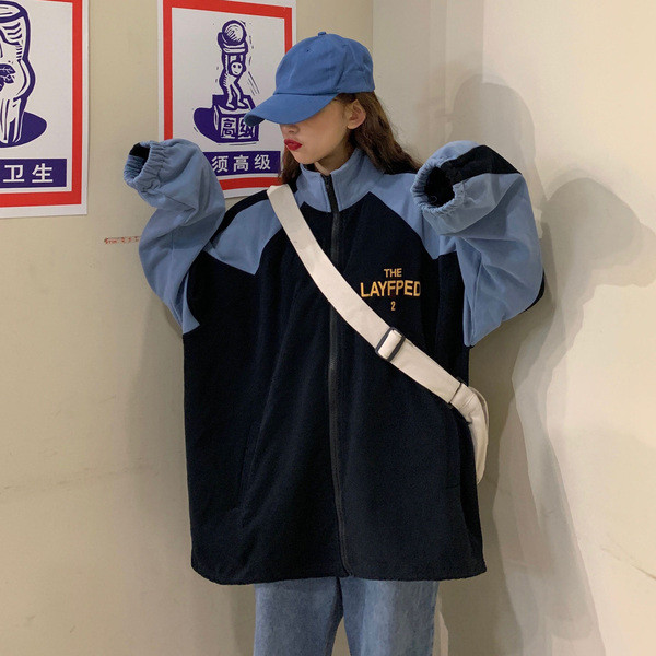 Γυναικείο casual φούτερ σε φαρδύ σχέδιο με κούμπομα