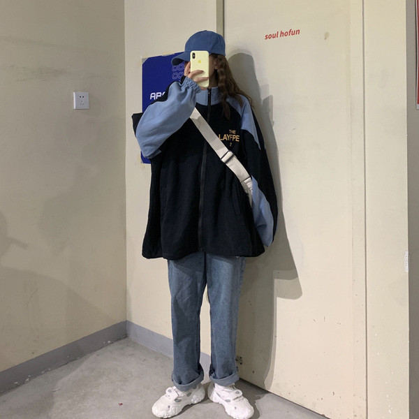 Γυναικείο casual φούτερ σε φαρδύ σχέδιο με κούμπομα