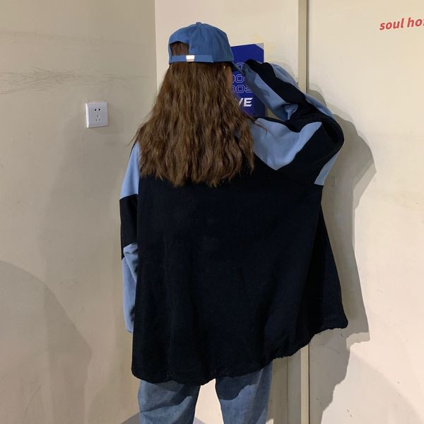 Γυναικείο casual φούτερ σε φαρδύ σχέδιο με κούμπομα