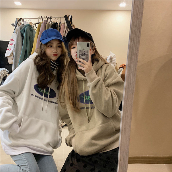 Hanorac casual de dama in bej si alb cu gluga