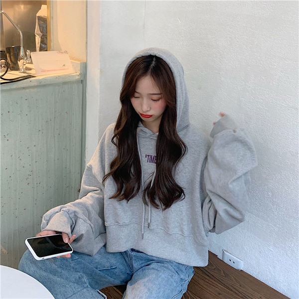 Női hétköznapi rövid pulóver két színben kapucnival