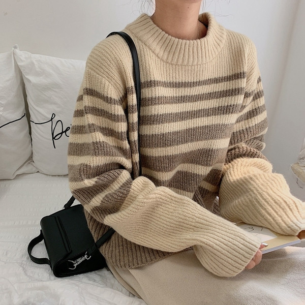 Γυναικείο casual πουλόβερ σε δύο χρώματα με οβάλ ντεκολτέ