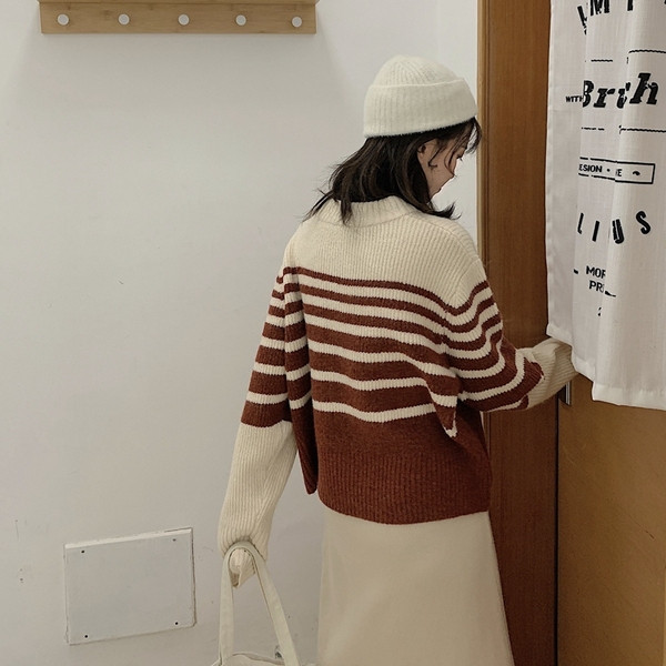 Γυναικείο casual πουλόβερ σε δύο χρώματα με οβάλ ντεκολτέ