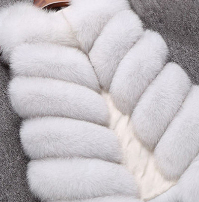 Vesta pufoasa de dama eleganta