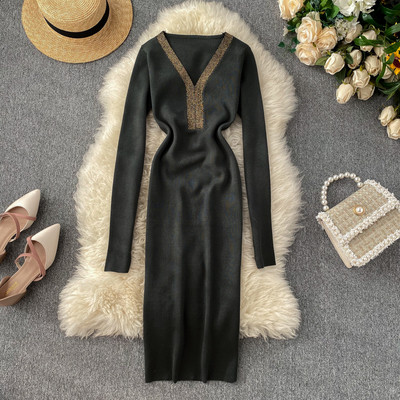 Rochie moderna de dama cu decolteu spitz in mai multe culori