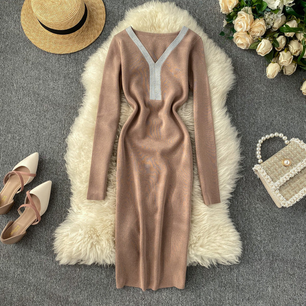 Rochie moderna de dama cu decolteu spitz in mai multe culori