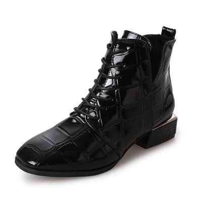 Κομψές γυναικείες μπότες με παχιά τακούνια και μαύρους δεσμούς - δύο μοντέλα