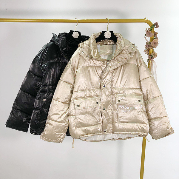 Geaca de iarna de dama cu buzunare in bej si negru cu efect stralucitor