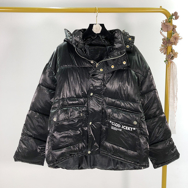 Geaca de iarna de dama cu buzunare in bej si negru cu efect stralucitor