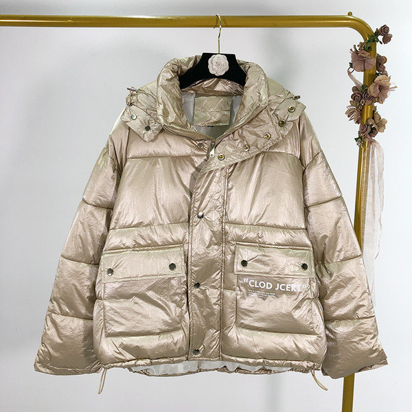 Geaca de iarna de dama cu buzunare in bej si negru cu efect stralucitor