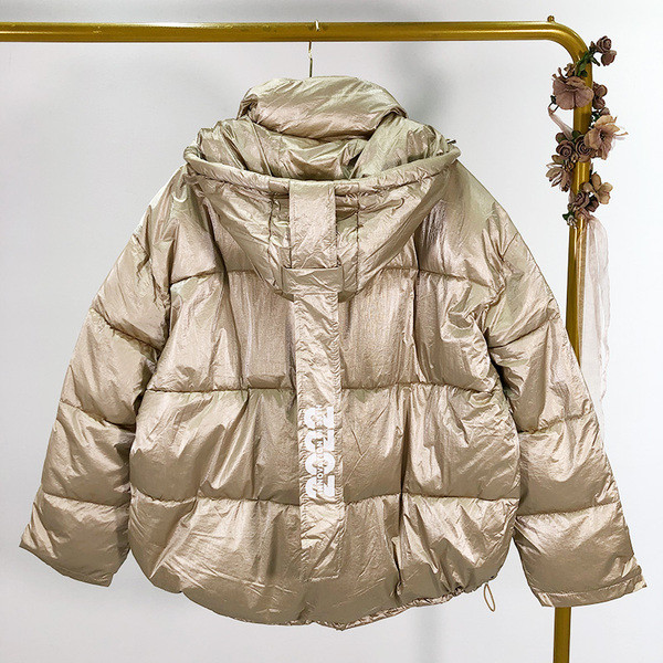 Geaca de iarna de dama cu buzunare in bej si negru cu efect stralucitor