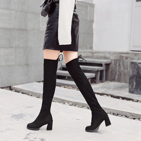 Γυναικείες μπότες σουέτ με τακούνια σε μαύρο χρώμα