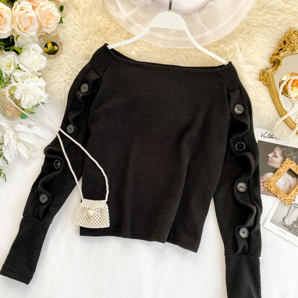 Modern női blúz gombokkal és kerek nyakkivágással