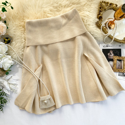 Μοντέρνο γυναικείο πουλόβερ με στρογγυλό ντεκολτέ