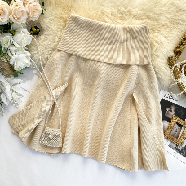 Μοντέρνο γυναικείο πουλόβερ με στρογγυλό ντεκολτέ