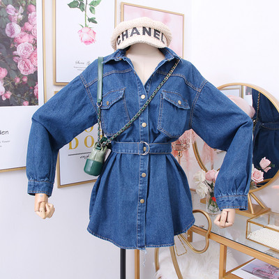 Modern női ing klasszikus gallérral, világos és sötétkék övvel