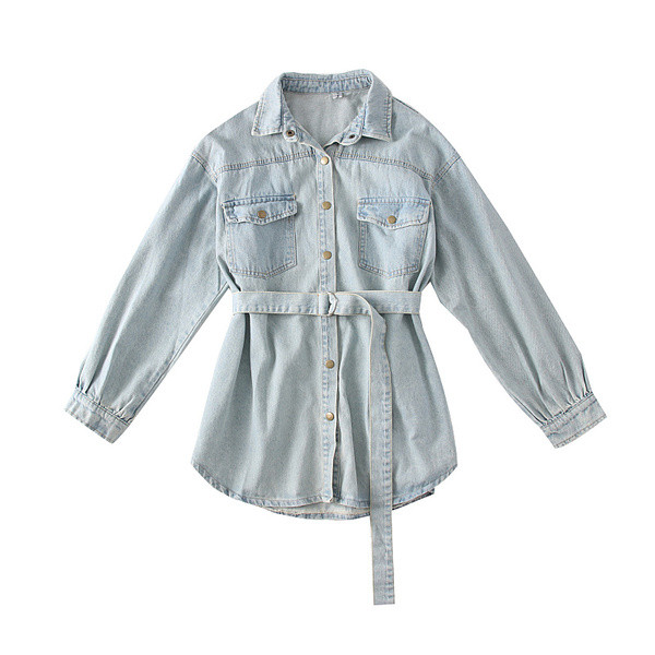 Modern női ing klasszikus gallérral, világos és sötétkék övvel