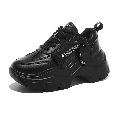 Μοντέρνα γυναικεία αθλητικά παπούτσια με μαύρο και άσπρο χρώμα