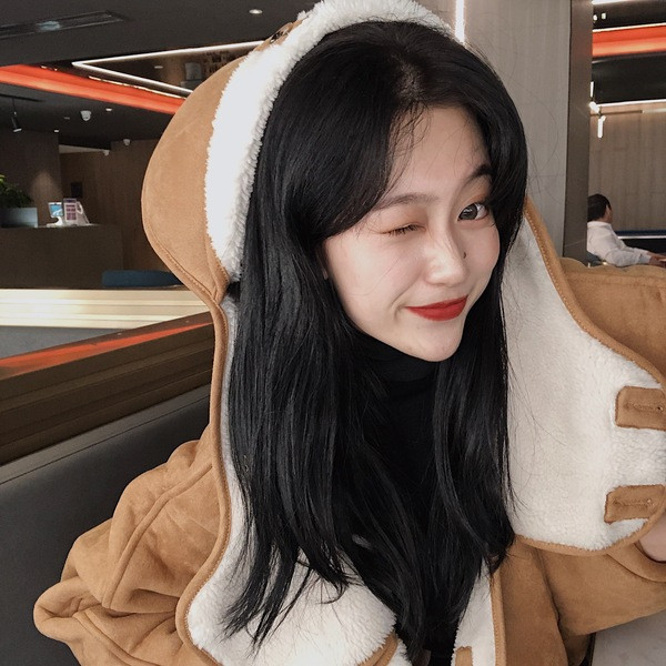 Geaca scurta de toamna-iarna de culoare maro cu captuseala calda