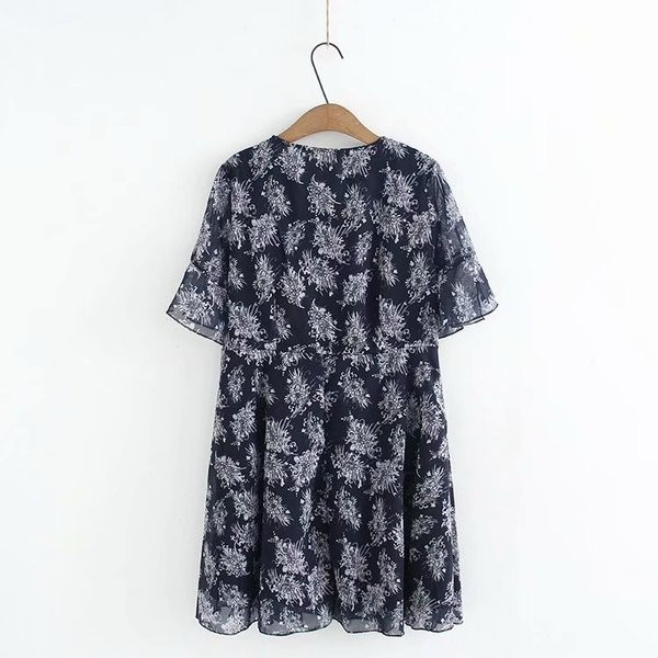 Γυναικείο καθημερινό μακρύ φόρεμα μεγάλου μεγέθους σε μαύρο χρώμα μελαιμόψη και κοντό μανίκι