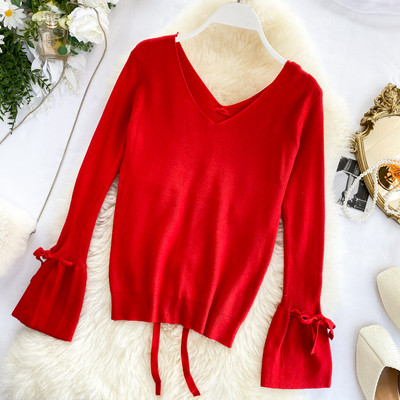 Μοντέρνο γυναικείο πουλόβερ με λαιμόκοψη σε διάφορα χρώματα