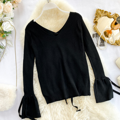 Μοντέρνο γυναικείο πουλόβερ με λαιμόκοψη σε διάφορα χρώματα