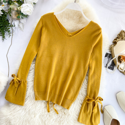 Μοντέρνο γυναικείο πουλόβερ με λαιμόκοψη σε διάφορα χρώματα