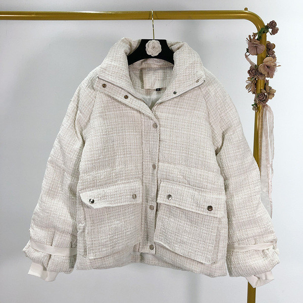 Geaca scurta de iarna cu buzunare de culoare deschisa