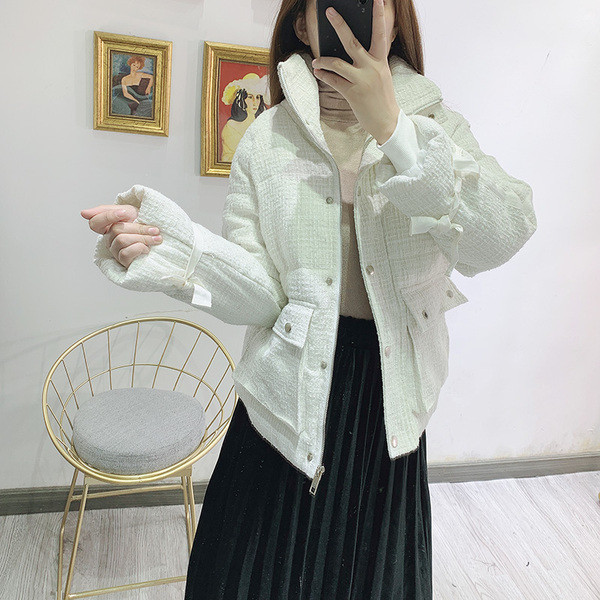 Geaca scurta de iarna cu buzunare de culoare deschisa