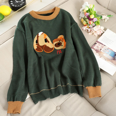 Μοντέρνο γυναικείο πουλόβερ με εφαρμογή και οβάλ λαιμόκοψη σε διάφορα χρώματα