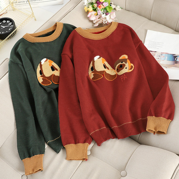 Μοντέρνο γυναικείο πουλόβερ με εφαρμογή και οβάλ λαιμόκοψη σε διάφορα χρώματα