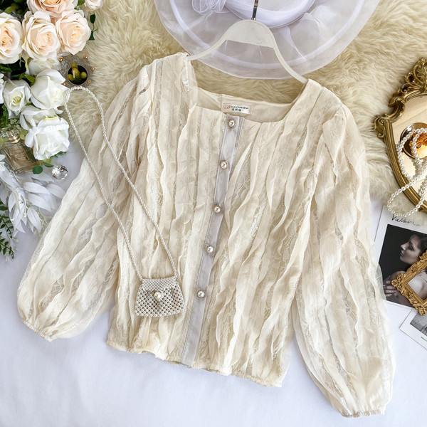 Cămașă modernă de damă cu dantelă și decolteu pătrat