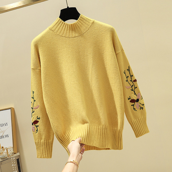 Μοντέρνο γυναικείο πουλόβερ με μεγάλο κολάρο και με φλοράλ κέντιμα σε διάφορα χρώματα