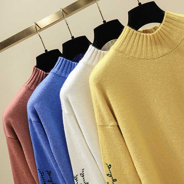 Μοντέρνο γυναικείο πουλόβερ με μεγάλο κολάρο και με φλοράλ κέντιμα σε διάφορα χρώματα