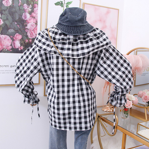 Camasa in carouri de dama model nou cu decolteu O in negru si rosu