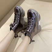 Γυναικεία αθλητικά παπούτσια  με κορδόνια σε τρία χρώματα