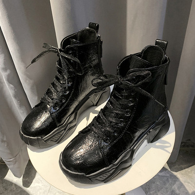 Γυναικεία αθλητικά παπούτσια  με κορδόνια σε τρία χρώματα