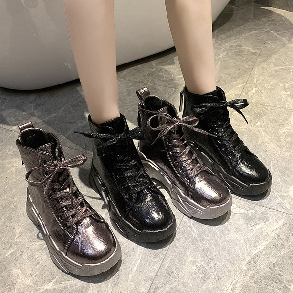 Γυναικεία αθλητικά παπούτσια  με κορδόνια σε τρία χρώματα