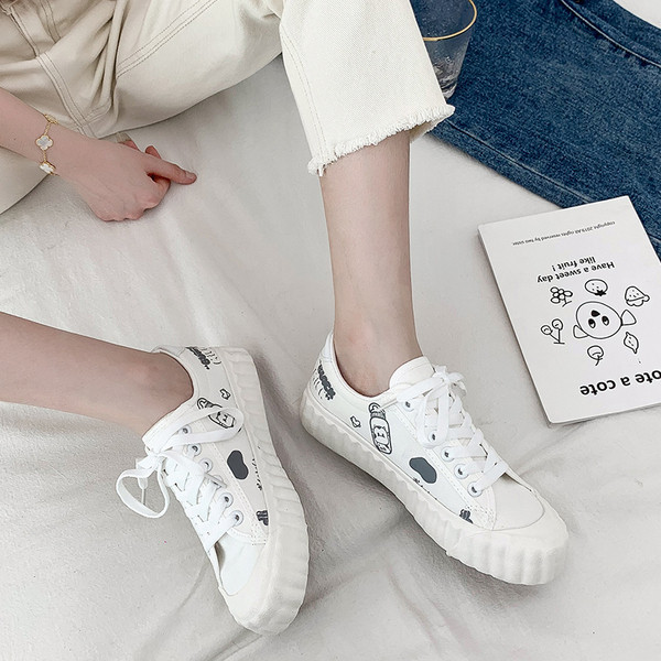 Καθημεριά γυναικεία παπούτσια σε λευκό χρώμα σε εφαρμογές