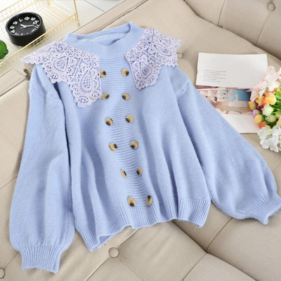 Μοντέρνο γυναικείο πουλόβερ  με ωοειδές ντεκολτέ, κουμπιά και δαντέλα σε διάφορα χρώματα