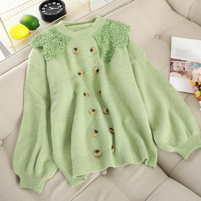 Μοντέρνο γυναικείο πουλόβερ  με ωοειδές ντεκολτέ, κουμπιά και δαντέλα σε διάφορα χρώματα