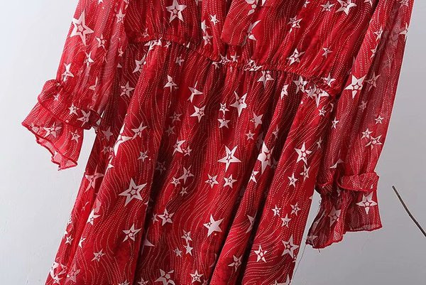 Κομψό γυναικείο κοντό φόρεμα με μακριά μανίκια σε κόκκινο χρώμα