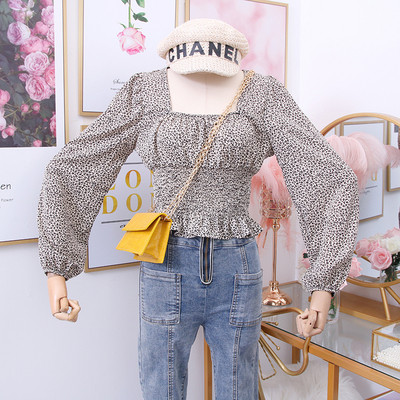 Μοντέρνα γυναικεία μπλούζα με τετράγωνη λαιμόκοψη και ζωικό μοτίβο σε διάφορα χρώματα