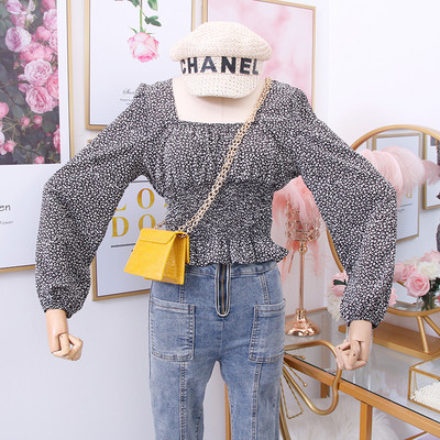 Μοντέρνα γυναικεία μπλούζα με τετράγωνη λαιμόκοψη και ζωικό μοτίβο σε διάφορα χρώματα