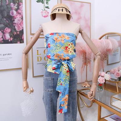 Bustiera moderna de dama cu model floral in alb si albastru