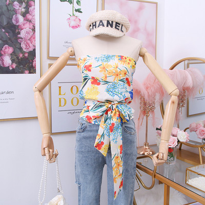 Bustiera moderna de dama cu model floral in alb si albastru