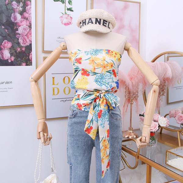 Bustiera moderna de dama cu model floral in alb si albastru