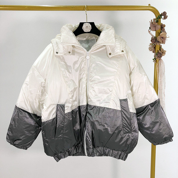 Σύντομο χειμωνιάτικο μπουφάν με φερμουάρ και κουκούλα σε δύο χρώματα