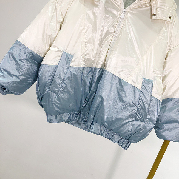 Σύντομο χειμωνιάτικο μπουφάν με φερμουάρ και κουκούλα σε δύο χρώματα